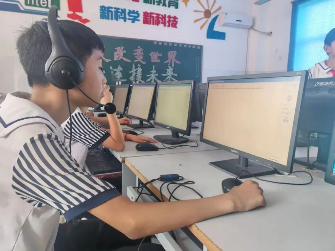 侯营镇中心小学开展六年级英语人机对话模拟考试-第2张图片-四季读书网 侯营镇中心小学开展六年级英语人机对话模拟考试-第2张图片-四季读书网