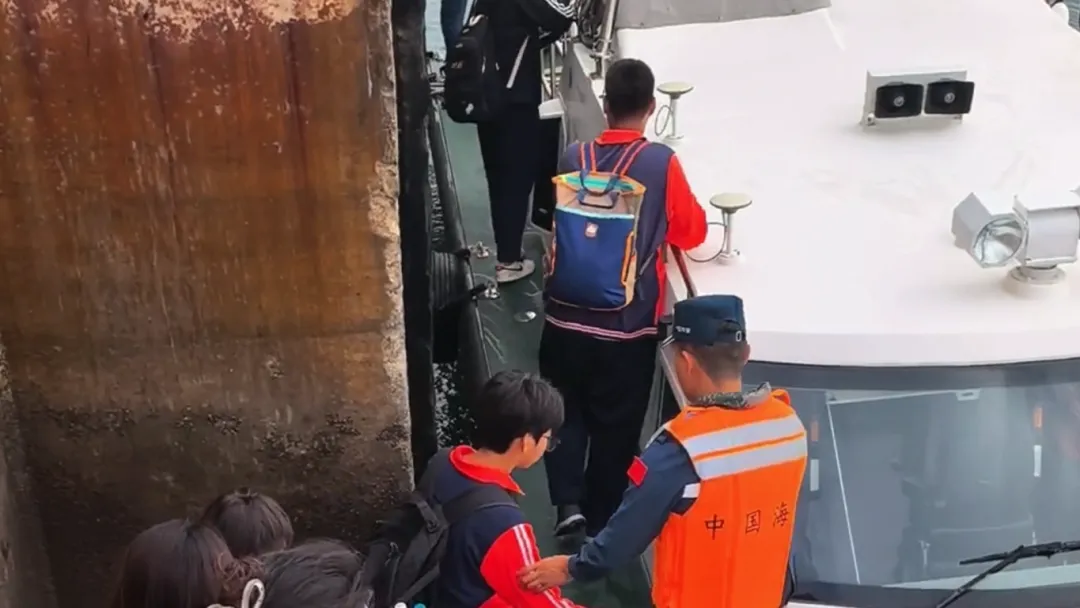 大雾被困海岛 辽宁海警为中考学子保驾护航-第3张图片-四季读书网 大雾被困海岛 辽宁海警为中考学子保驾护航-第3张图片-四季读书网