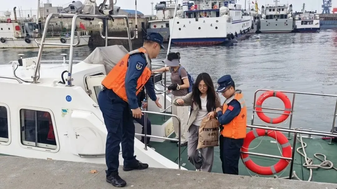大雾被困海岛 辽宁海警为中考学子保驾护航-第4张图片-四季读书网 大雾被困海岛 辽宁海警为中考学子保驾护航-第4张图片-四季读书网