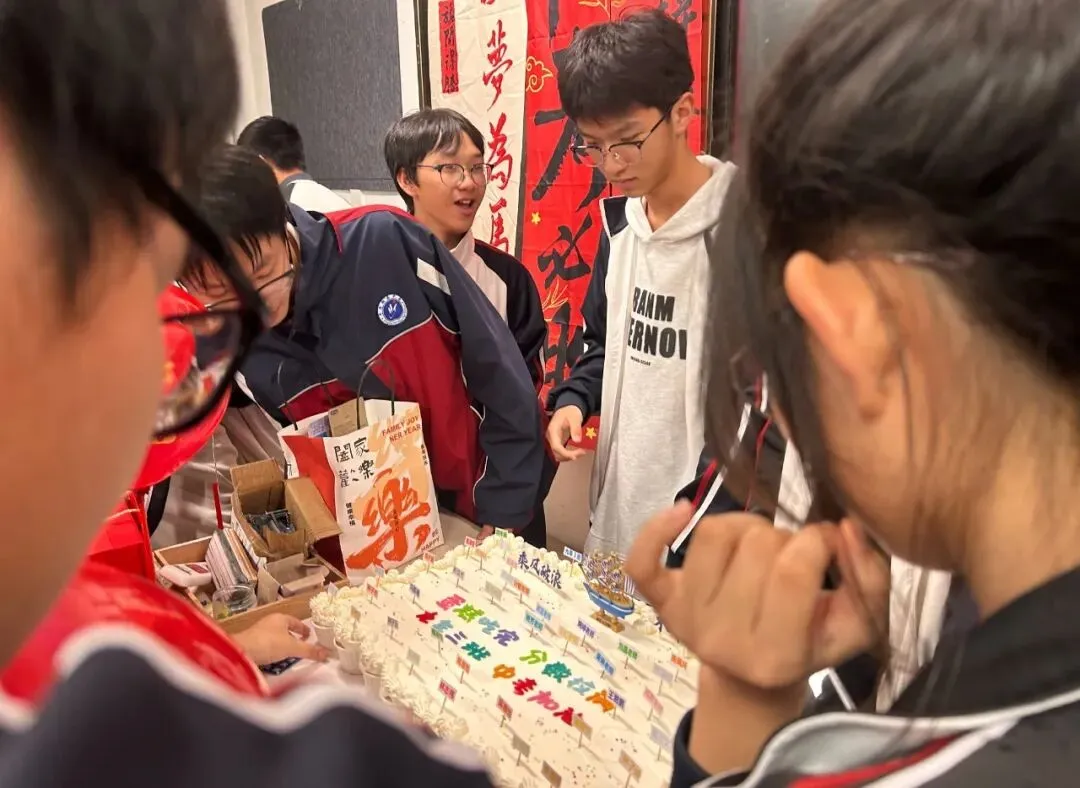 以温柔作别,赴中考荣光——平潭翰英中学2026届初三 · 最暖心的班级出征仪式-第2张图片-四季读书网 以温柔作别,赴中考荣光——平潭翰英中学2026届初三 · 最暖心的班级出征仪式-第2张图片-四季读书网