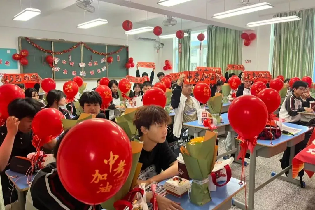 以温柔作别,赴中考荣光——平潭翰英中学2026届初三 · 最暖心的班级出征仪式-第6张图片-四季读书网 以温柔作别,赴中考荣光——平潭翰英中学2026届初三 · 最暖心的班级出征仪式-第6张图片-四季读书网