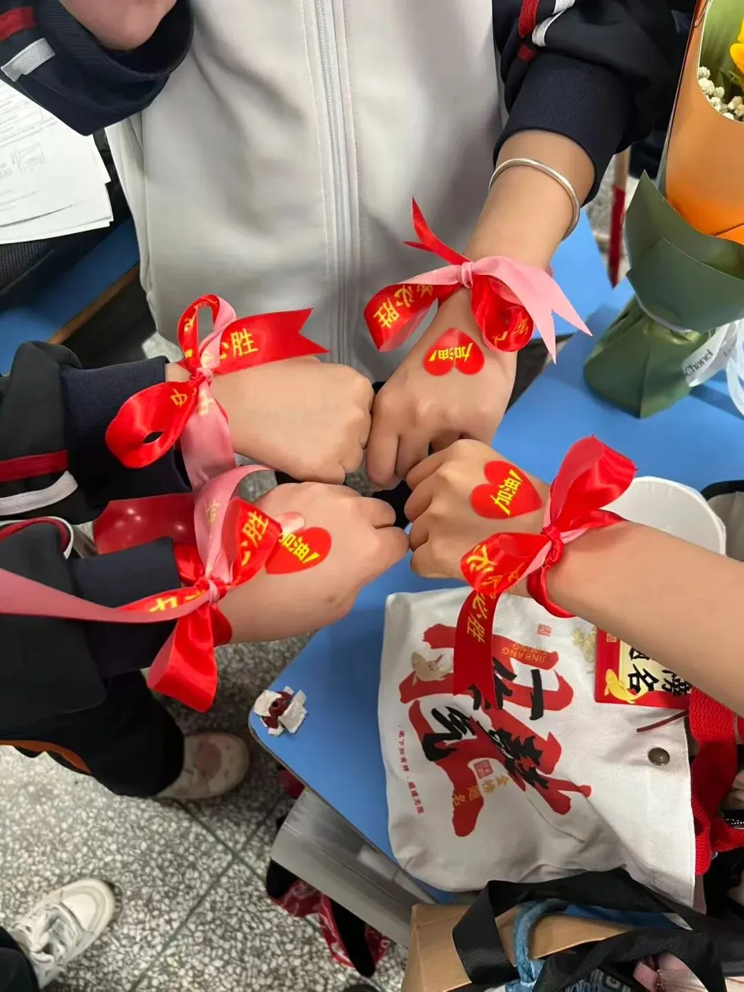 以温柔作别,赴中考荣光——平潭翰英中学2026届初三 · 最暖心的班级出征仪式-第12张图片-四季读书网 以温柔作别,赴中考荣光——平潭翰英中学2026届初三 · 最暖心的班级出征仪式-第12张图片-四季读书网