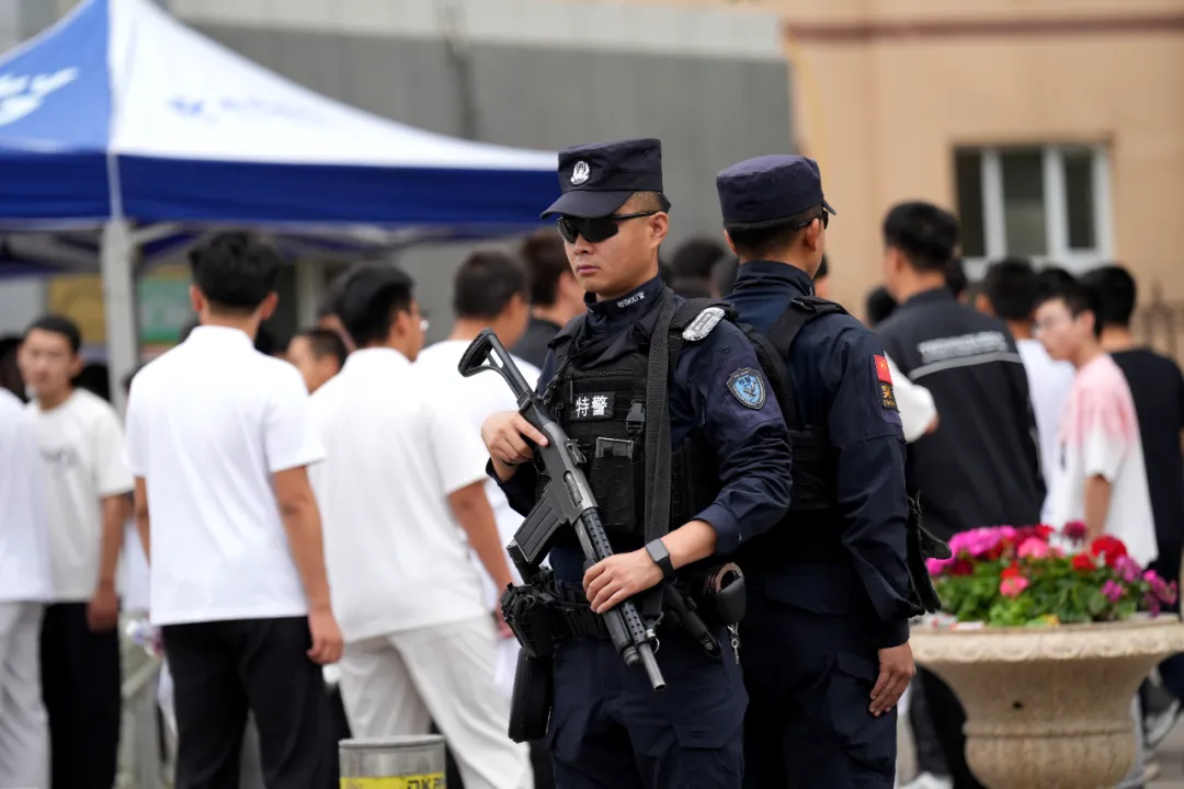 中考圆满落幕 奇台公安暖心护航交出平安答卷-第4张图片-四季读书网 中考圆满落幕 奇台公安暖心护航交出平安答卷-第4张图片-四季读书网