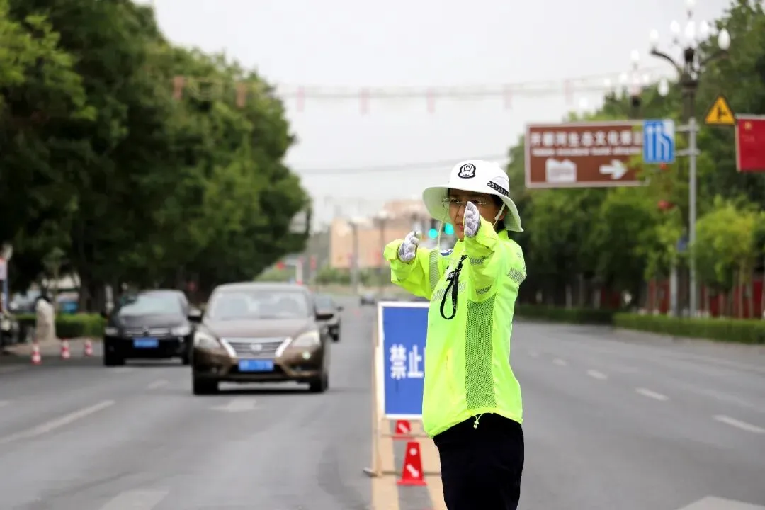中考收官!博湖公安与学子并肩“交卷”藏蓝护航瞬间-第7张图片-四季读书网