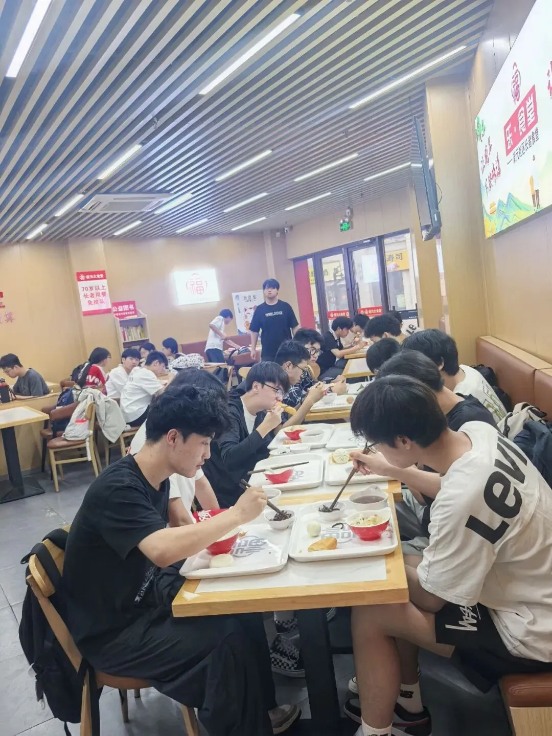 盛夏逐梦,一举高粽!龙门复读学子中考圆满收官,岁岁韶华皆可期-第16张图片-四季读书网