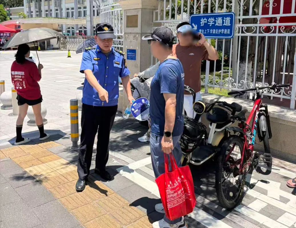 守护“粽”要的你!海沧城管织密端午中考“双重保障网”-第12张图片-四季读书网 守护“粽”要的你!海沧城管织密端午中考“双重保障网”-第12张图片-四季读书网