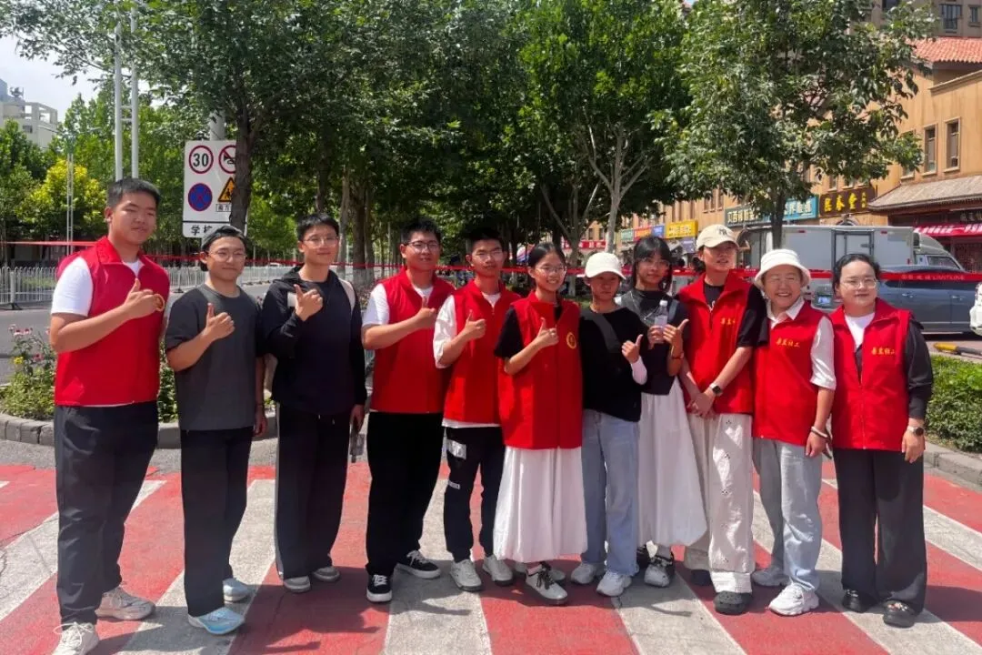 汇聚志愿力量·暖心护航中考——伊宁市助力中考志愿服务温情集锦-第4张图片-四季读书网 汇聚志愿力量·暖心护航中考——伊宁市助力中考志愿服务温情集锦-第4张图片-四季读书网