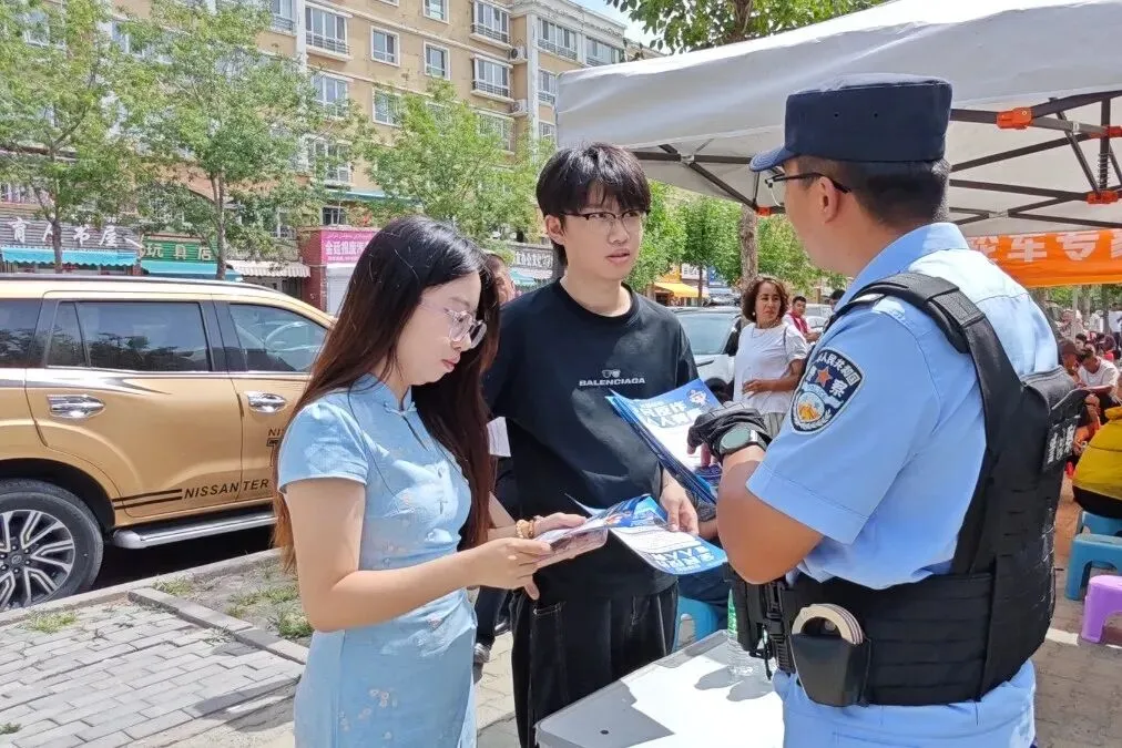 汇聚志愿力量·暖心护航中考——伊宁市助力中考志愿服务温情集锦-第7张图片-四季读书网 汇聚志愿力量·暖心护航中考——伊宁市助力中考志愿服务温情集锦-第7张图片-四季读书网
