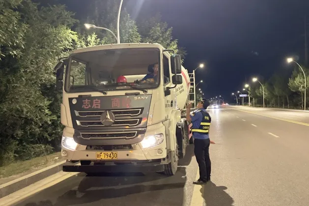 汇聚志愿力量·暖心护航中考——伊宁市助力中考志愿服务温情集锦-第10张图片-四季读书网 汇聚志愿力量·暖心护航中考——伊宁市助力中考志愿服务温情集锦-第10张图片-四季读书网