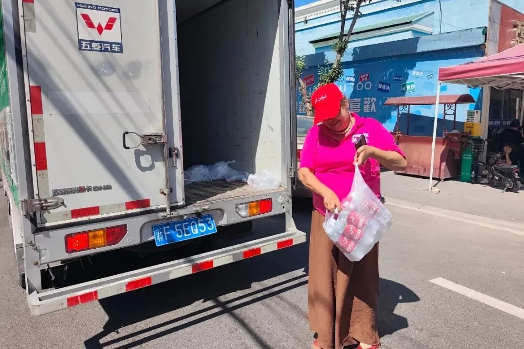 汇聚志愿力量·暖心护航中考——伊宁市助力中考志愿服务温情集锦-第23张图片-四季读书网 汇聚志愿力量·暖心护航中考——伊宁市助力中考志愿服务温情集锦-第23张图片-四季读书网