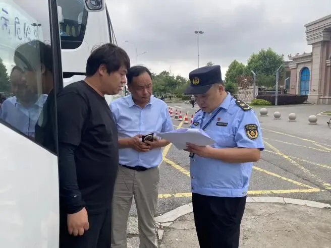 运力充足保畅通 严管护航中考路-第6张图片-四季读书网 运力充足保畅通 严管护航中考路-第6张图片-四季读书网