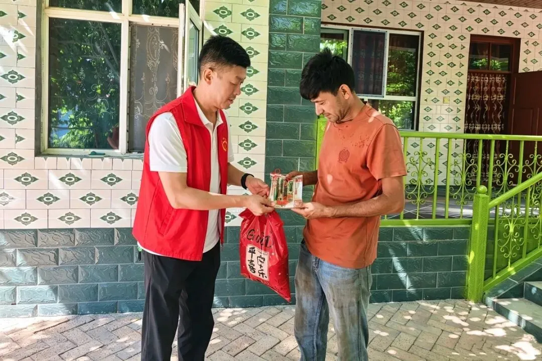 汇聚志愿力量·暖心护航中考——伊宁市助力中考志愿服务温情集锦-第28张图片-四季读书网 汇聚志愿力量·暖心护航中考——伊宁市助力中考志愿服务温情集锦-第28张图片-四季读书网