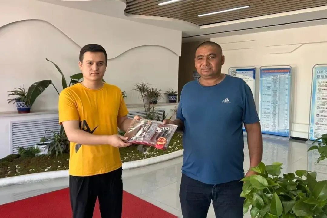 汇聚志愿力量·暖心护航中考——伊宁市助力中考志愿服务温情集锦-第31张图片-四季读书网 汇聚志愿力量·暖心护航中考——伊宁市助力中考志愿服务温情集锦-第31张图片-四季读书网