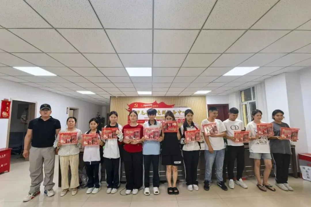 汇聚志愿力量·暖心护航中考——伊宁市助力中考志愿服务温情集锦-第34张图片-四季读书网 汇聚志愿力量·暖心护航中考——伊宁市助力中考志愿服务温情集锦-第34张图片-四季读书网