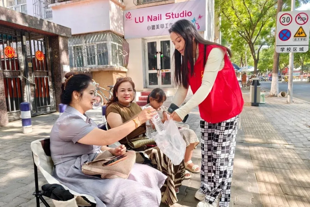 汇聚志愿力量·暖心护航中考——伊宁市助力中考志愿服务温情集锦-第38张图片-四季读书网 汇聚志愿力量·暖心护航中考——伊宁市助力中考志愿服务温情集锦-第38张图片-四季读书网