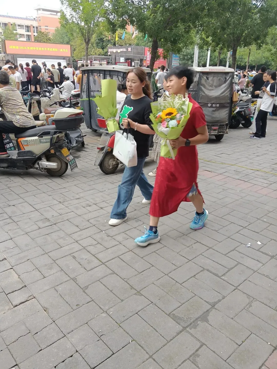 致考完中考的儿子-第1张图片-四季读书网 致考完中考的儿子-第1张图片-四季读书网