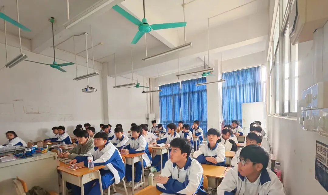 日更 13|中考数学全流程指南:考前、考中、考后完整注意事项,少丢冤枉分-第3张图片-四季读书网