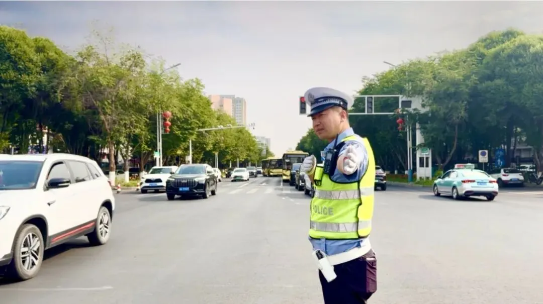 【护航中考 交警同行】完美收官!昌吉市交警与考生一起圆满“交卷”-第14张图片-四季读书网