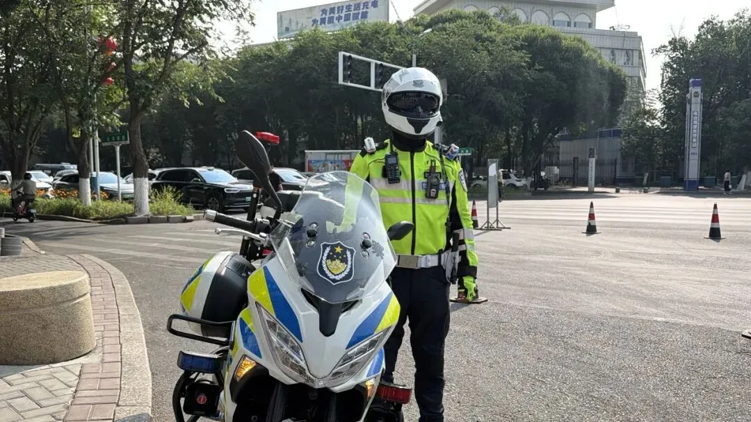 【护航中考 交警同行】完美收官!昌吉市交警与考生一起圆满“交卷”-第24张图片-四季读书网