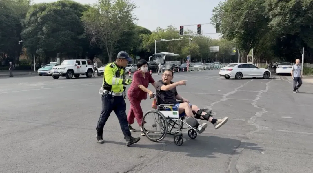 【护航中考 交警同行】完美收官!昌吉市交警与考生一起圆满“交卷”-第25张图片-四季读书网