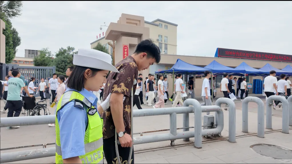 【护航中考 交警同行】完美收官!昌吉市交警与考生一起圆满“交卷”-第26张图片-四季读书网