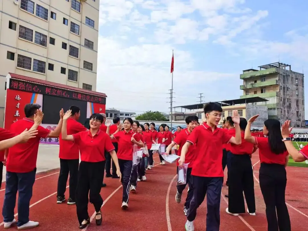 玉林市2026年中考顺利开启,12.4万考生从容赴考-第12张图片-四季读书网