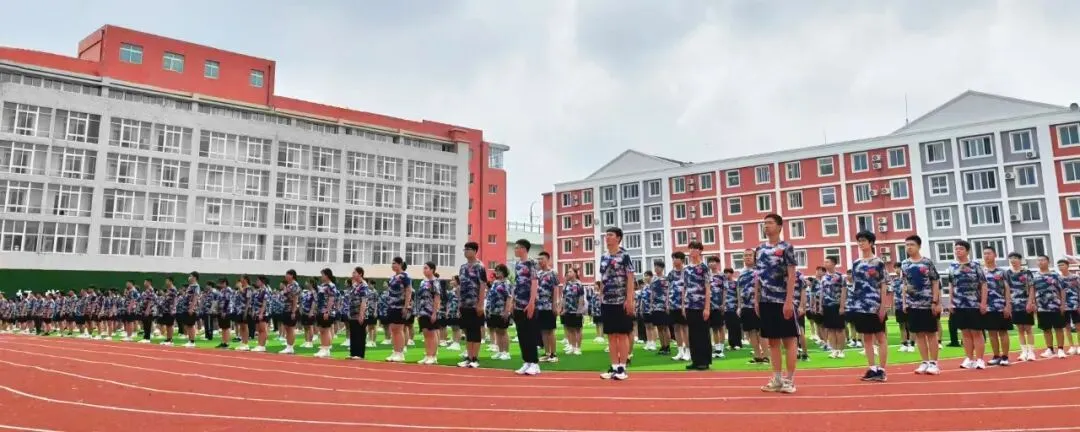 中考后别光顾着＂解放＂!家长抢着预报名的真相,看完就懂了-第25张图片-四季读书网
