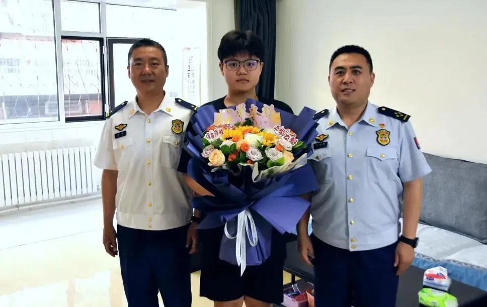 鹤岗市消防救援支队组织开展指战员子女中考暖心慰问活动-第20张图片-四季读书网