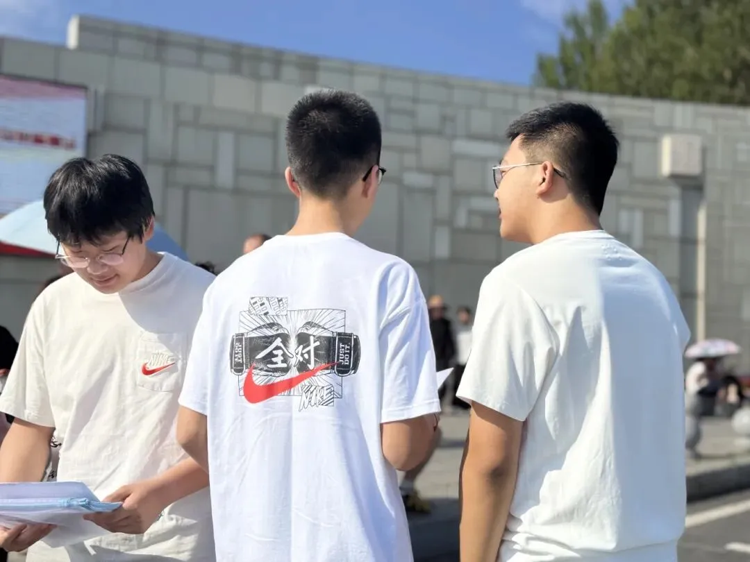 现场画面来了!今日中考▷加油,大庆少年-第12张图片-四季读书网