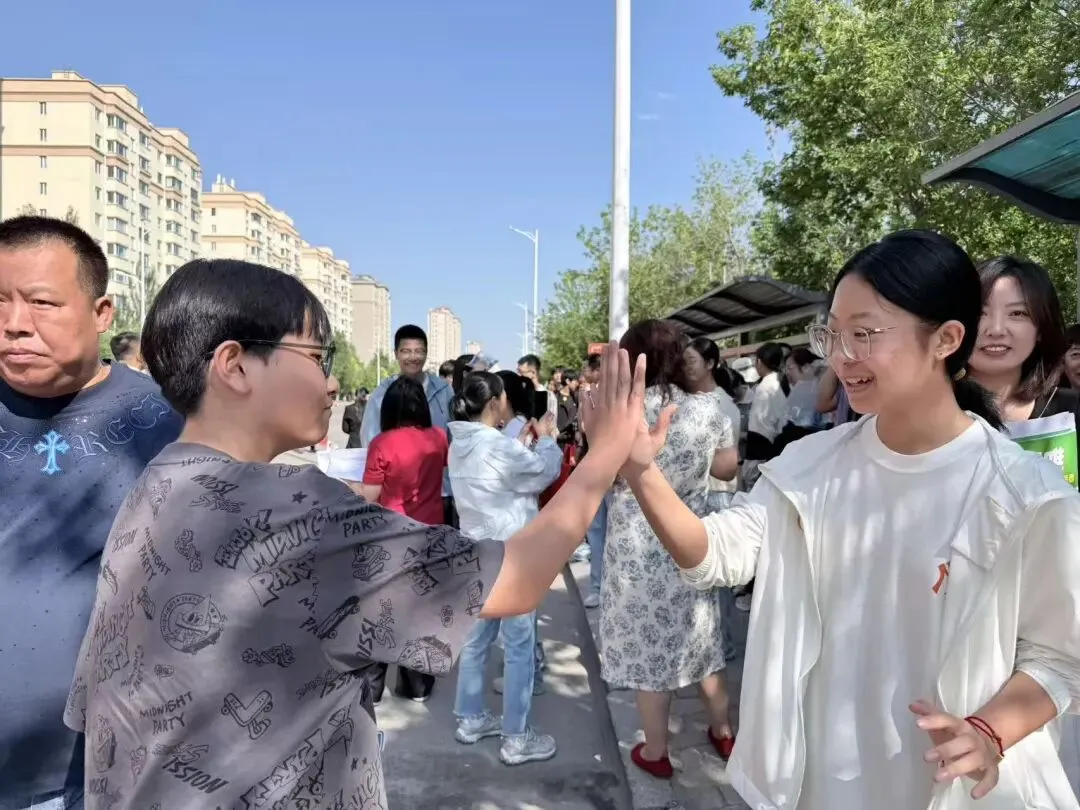 现场画面来了!今日中考▷加油,大庆少年-第39张图片-四季读书网