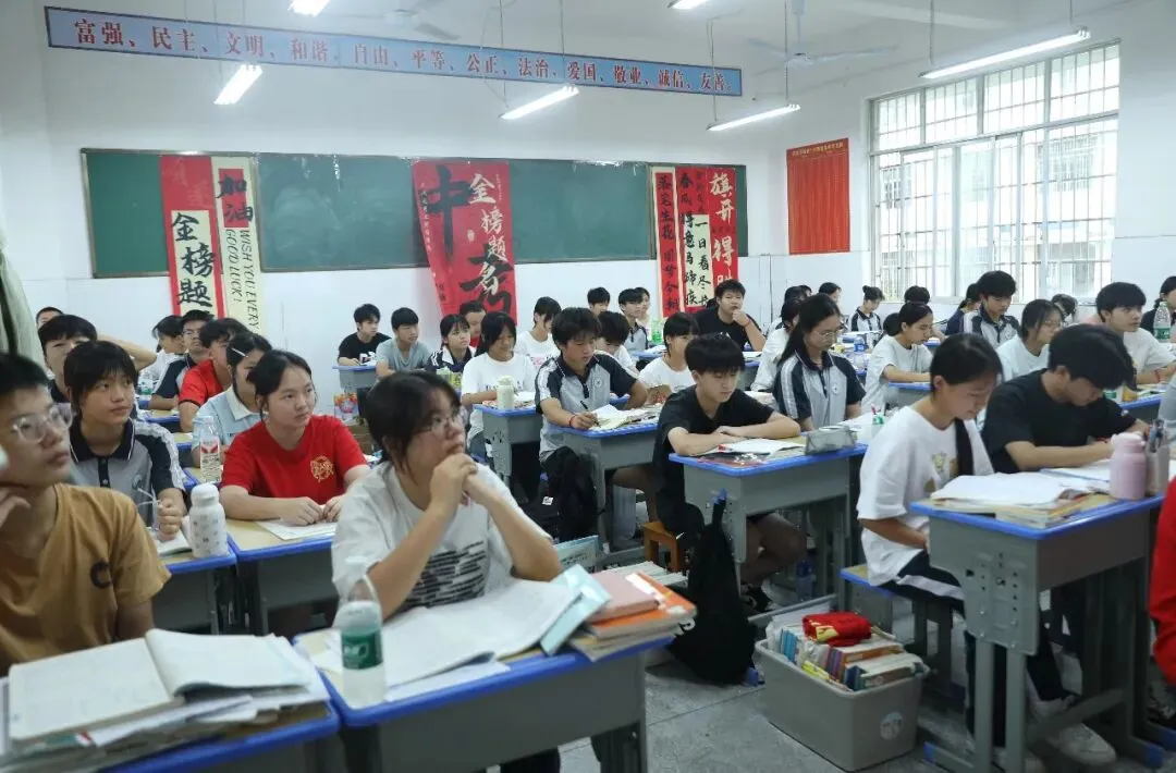 三江学子迎战 2026 年中考-第3张图片-四季读书网