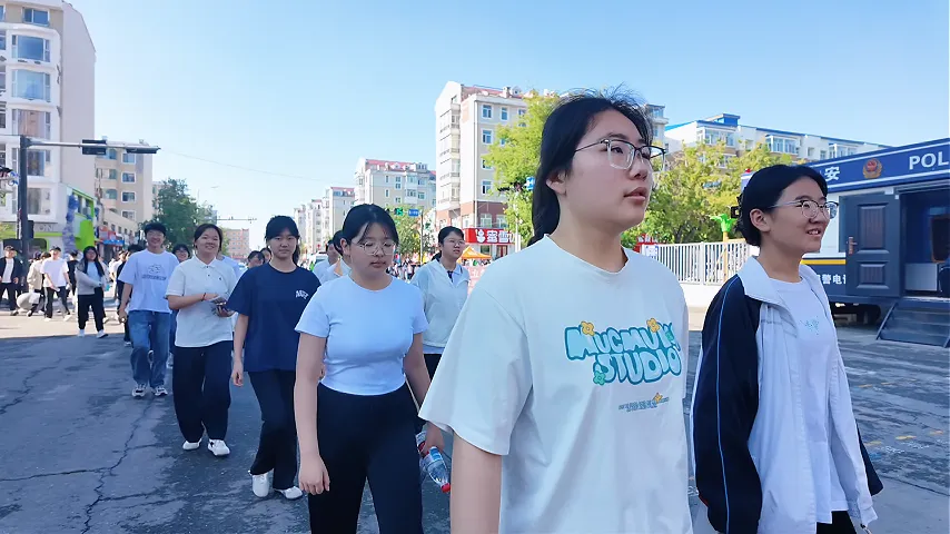 中考现场直击!执笔追梦,为克东学子加油-第8张图片-四季读书网
