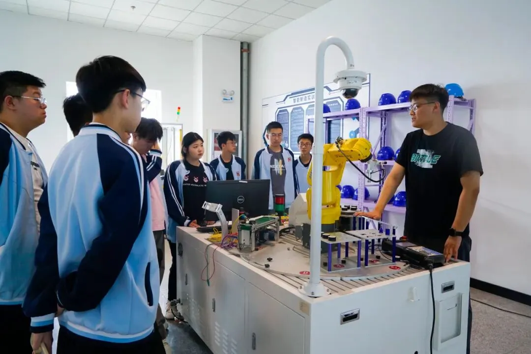 中考结束,估分不理想不要慌!沈阳新华邀你解锁技能新赛道-第9张图片-四季读书网