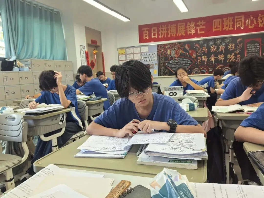 鱼跃龙门 中考必胜 | 三亚崖州湾科技城寰岛实验中学2026届初三送考仪式-第35张图片-四季读书网