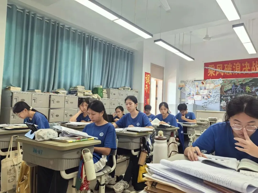 鱼跃龙门 中考必胜 | 三亚崖州湾科技城寰岛实验中学2026届初三送考仪式-第38张图片-四季读书网