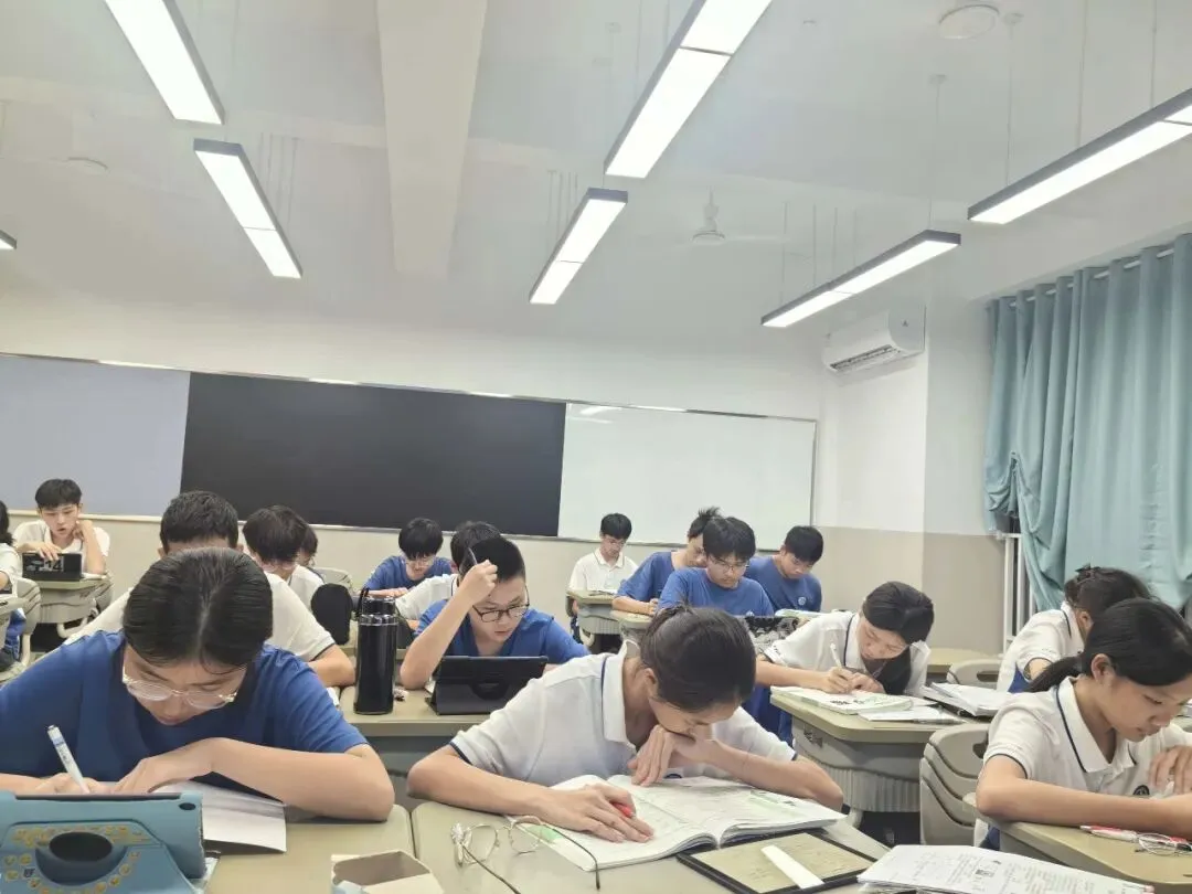 鱼跃龙门 中考必胜 | 三亚崖州湾科技城寰岛实验中学2026届初三送考仪式-第40张图片-四季读书网
