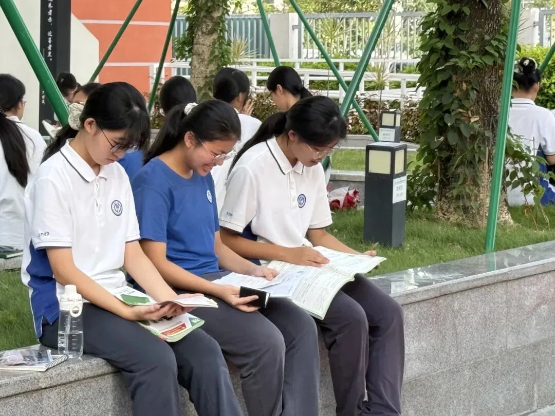 鱼跃龙门 中考必胜 | 三亚崖州湾科技城寰岛实验中学2026届初三送考仪式-第43张图片-四季读书网