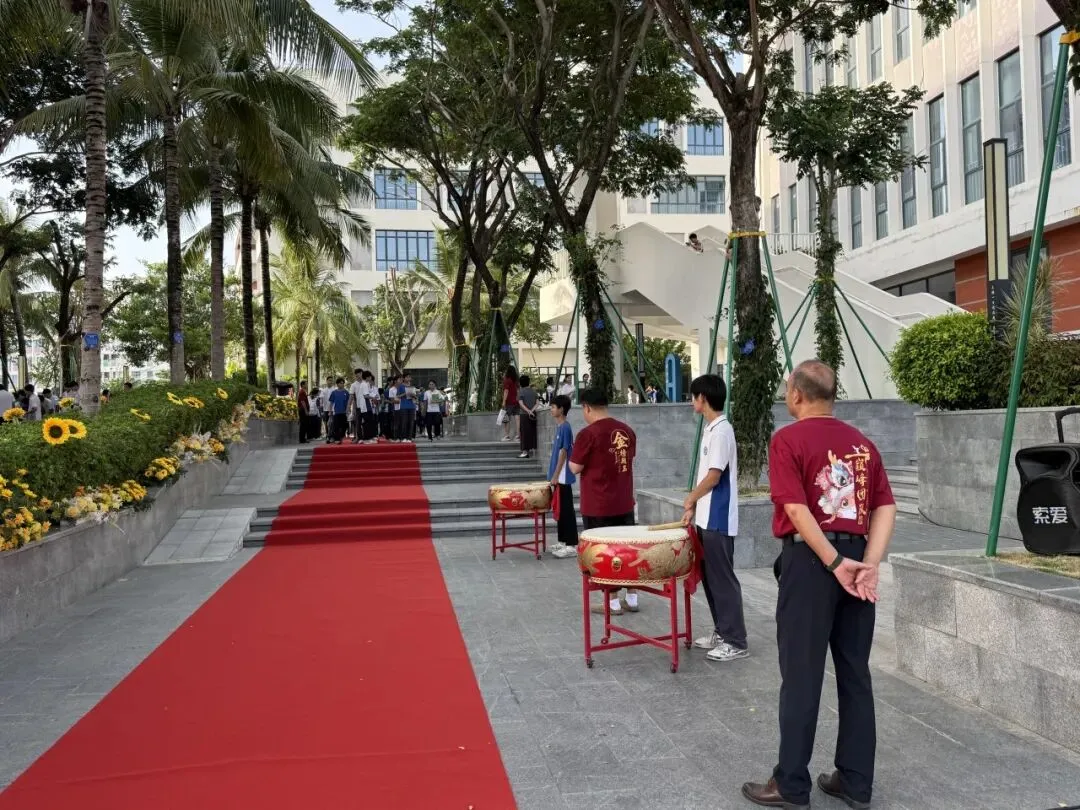 鱼跃龙门 中考必胜 | 三亚崖州湾科技城寰岛实验中学2026届初三送考仪式-第58张图片-四季读书网