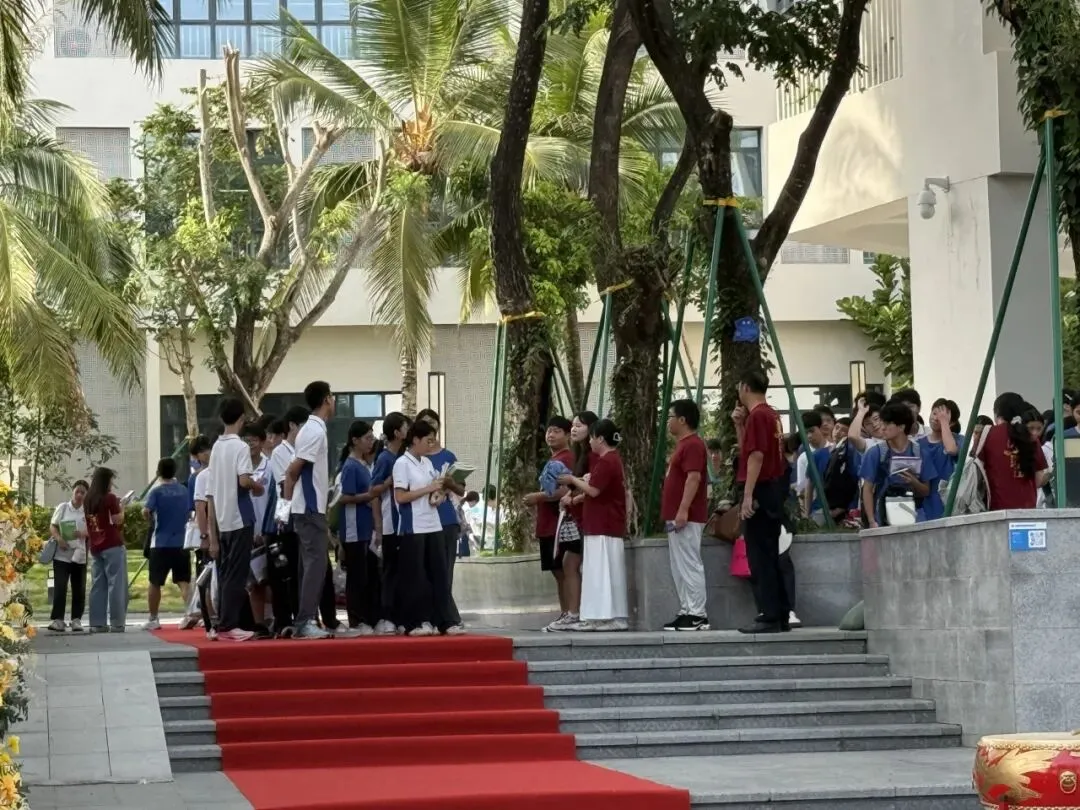 鱼跃龙门 中考必胜 | 三亚崖州湾科技城寰岛实验中学2026届初三送考仪式-第62张图片-四季读书网