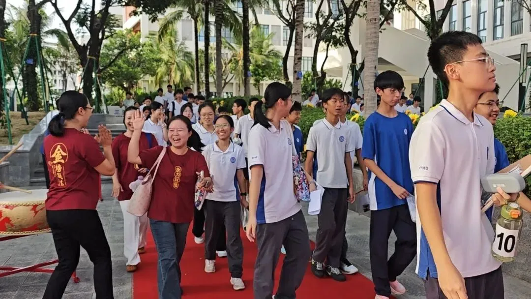 鱼跃龙门 中考必胜 | 三亚崖州湾科技城寰岛实验中学2026届初三送考仪式-第63张图片-四季读书网