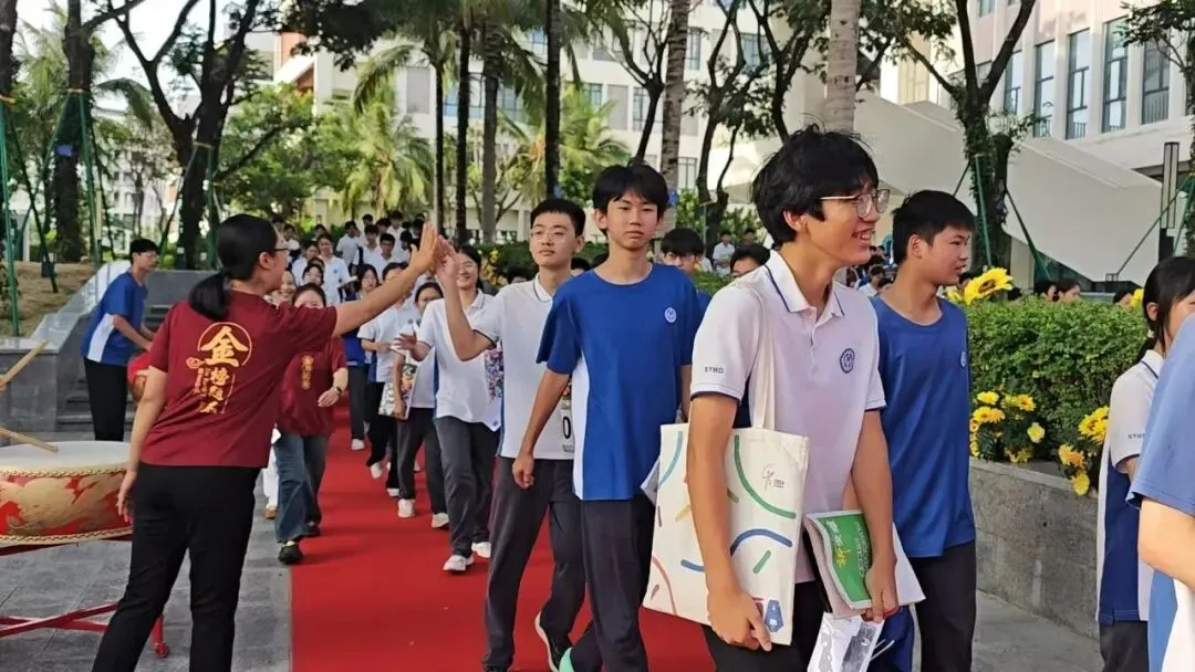 鱼跃龙门 中考必胜 | 三亚崖州湾科技城寰岛实验中学2026届初三送考仪式-第66张图片-四季读书网