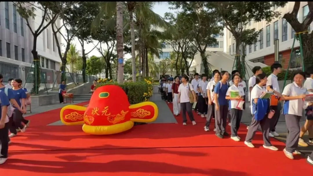 鱼跃龙门 中考必胜 | 三亚崖州湾科技城寰岛实验中学2026届初三送考仪式-第76张图片-四季读书网