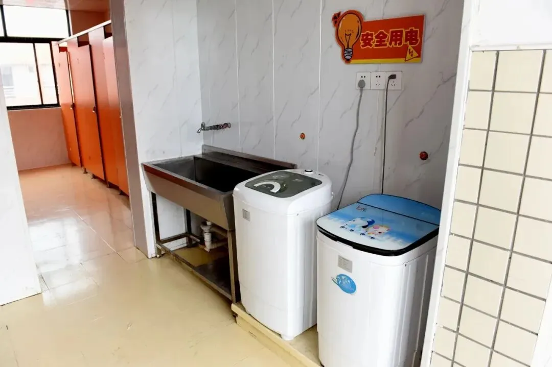 中考后更彻夜难眠?嘉兴不少家长深挖各校升学,把学校都扒光了!这所1人考入清华+3人考入浙大+38人进985、211的学校,很亮眼~-第14张图片-四季读书网