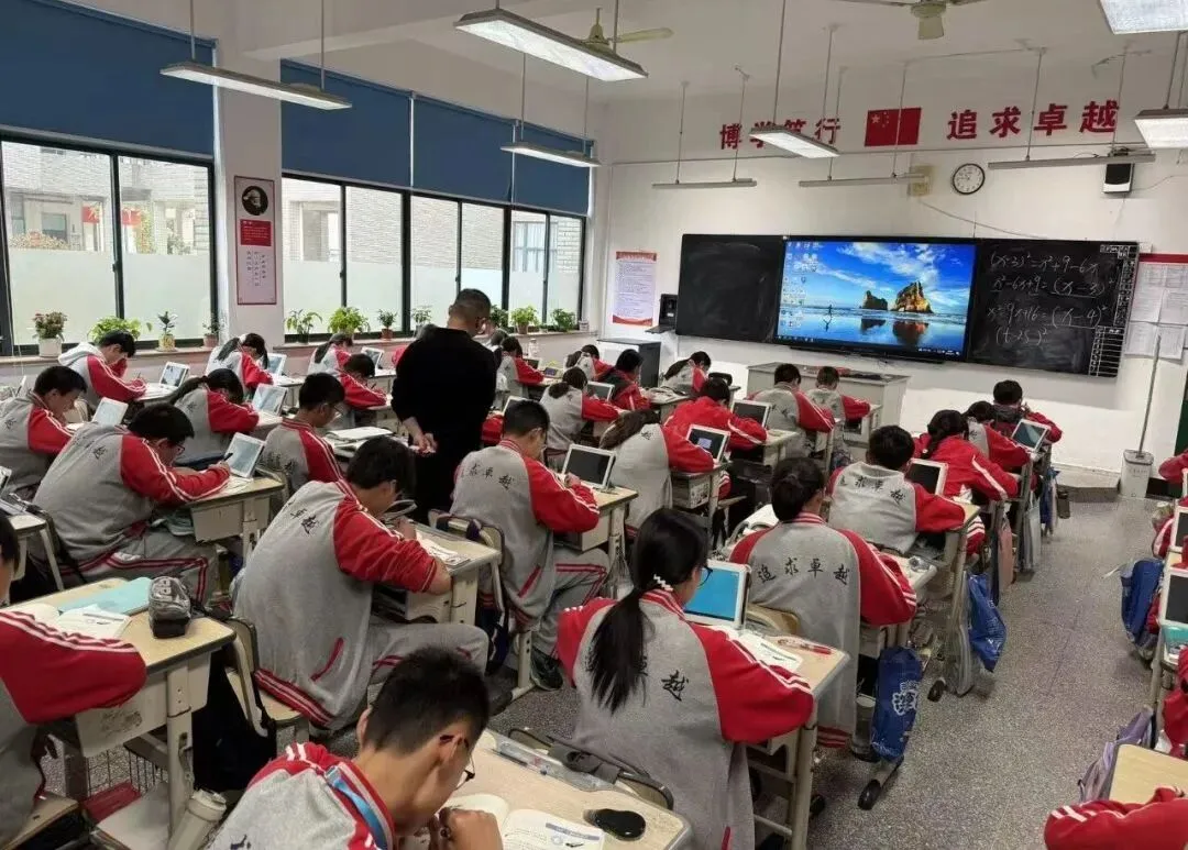 中考后更彻夜难眠?嘉兴不少家长深挖各校升学,把学校都扒光了!这所1人考入清华+3人考入浙大+38人进985、211的学校,很亮眼~-第16张图片-四季读书网