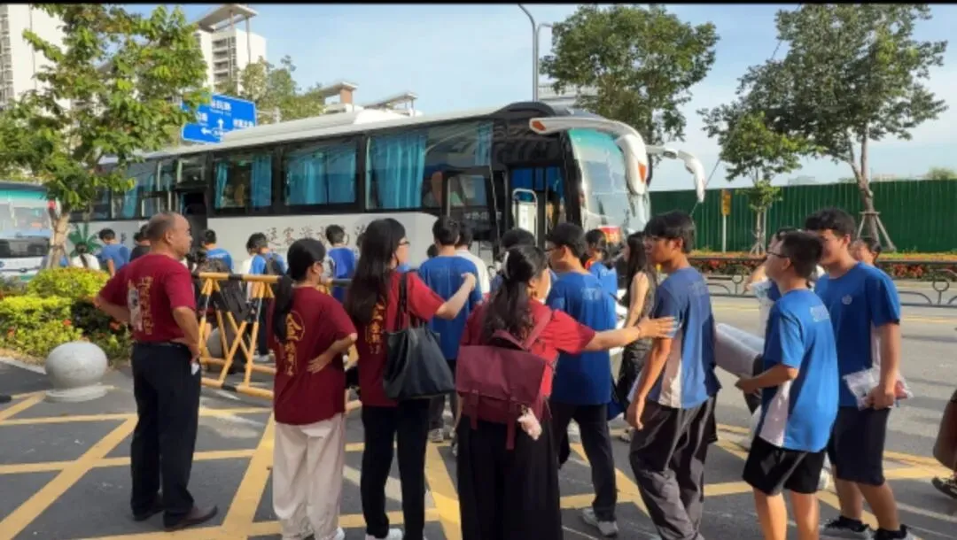 鱼跃龙门 中考必胜 | 三亚崖州湾科技城寰岛实验中学2026届初三送考仪式-第84张图片-四季读书网