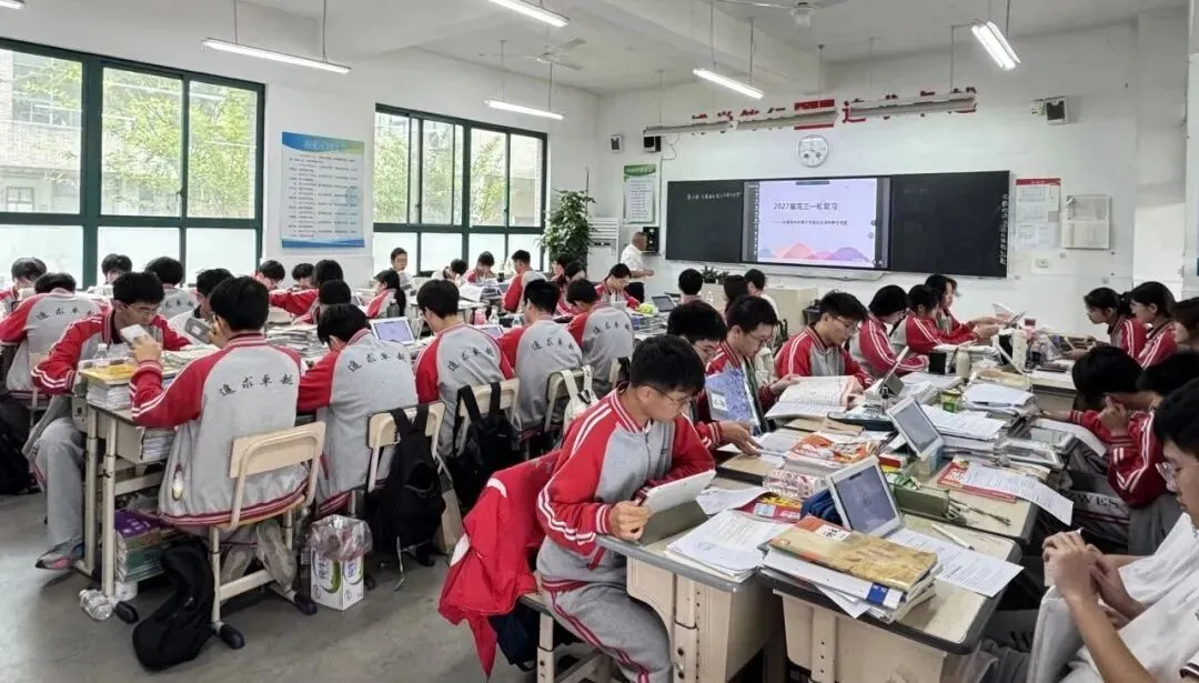 中考后更彻夜难眠?嘉兴不少家长深挖各校升学,把学校都扒光了!这所1人考入清华+3人考入浙大+38人进985、211的学校,很亮眼~-第17张图片-四季读书网