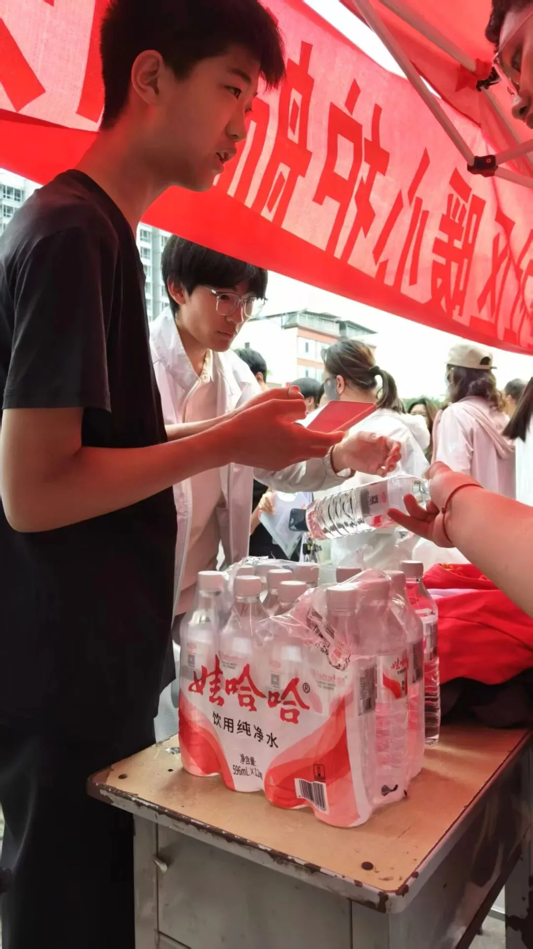 党建引领暖心护航 志愿红助力中考逐梦-第9张图片-四季读书网