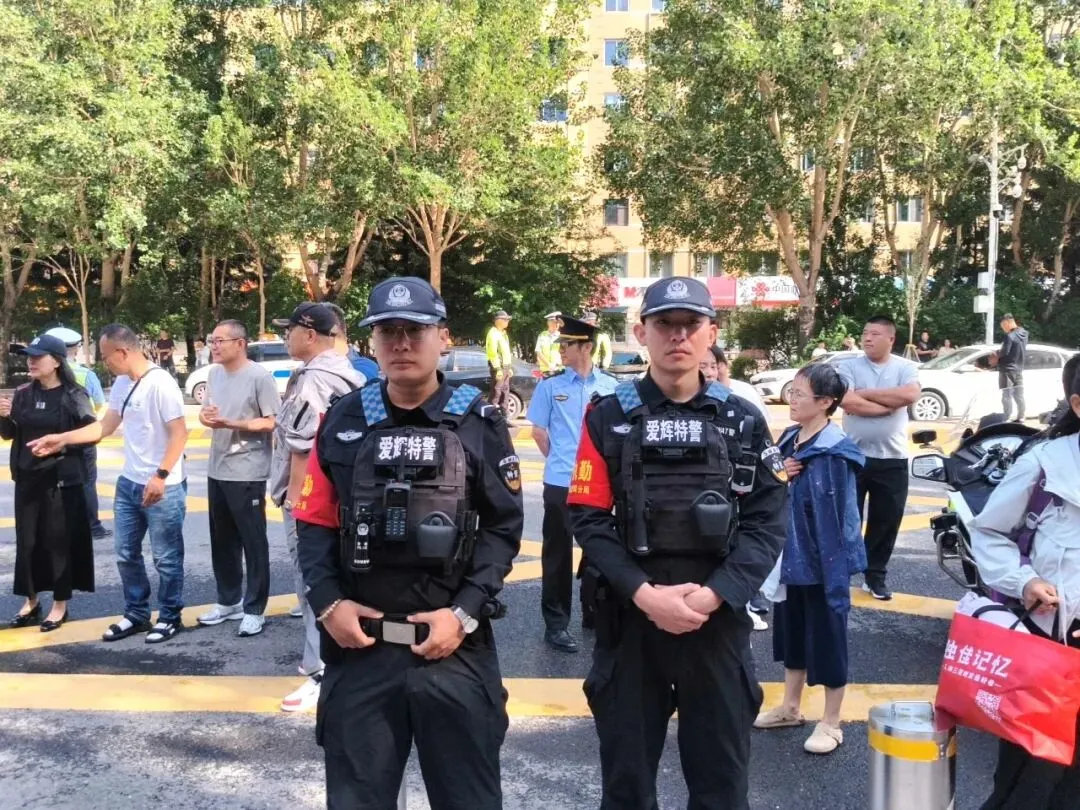 直击中考首日黑河市8690名考生执笔逐光!每一帧都是青春的模样-第5张图片-四季读书网