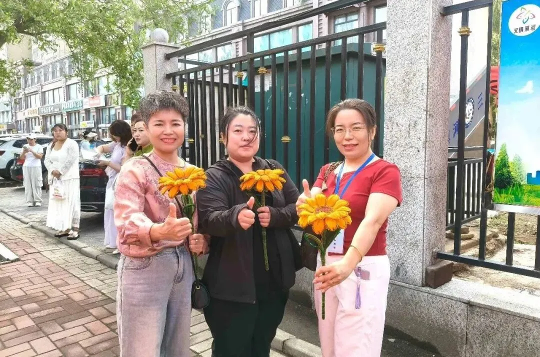 直击中考首日黑河市8690名考生执笔逐光!每一帧都是青春的模样-第11张图片-四季读书网