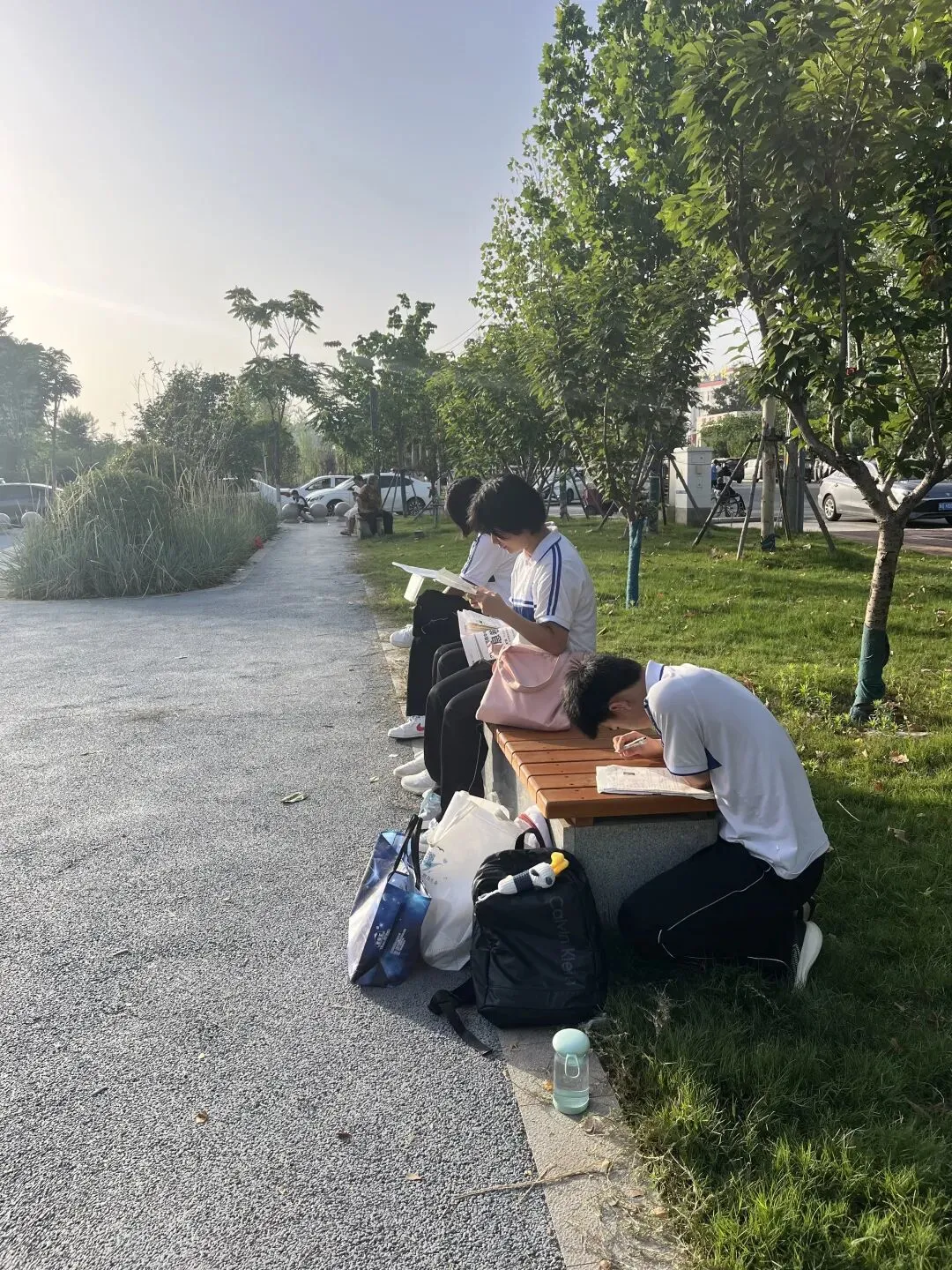 中考散场,窥见成长的底色-第1张图片-四季读书网